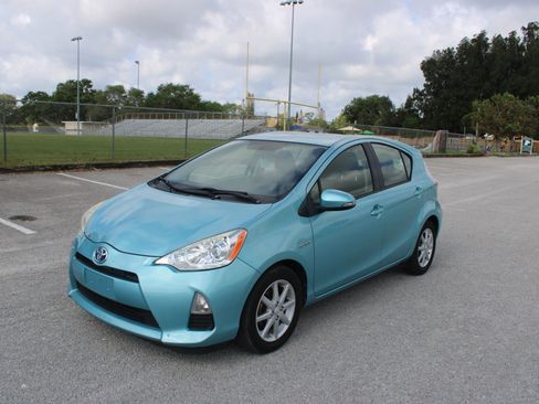 Used 2013 Toyota Prius C Three FWD image 3