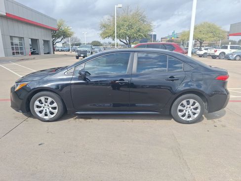 Used 2024 Toyota Corolla LE image 3