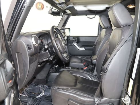 Used 2017 Jeep Wrangler Unlimited Sahara w/ Connectivity Group image 10