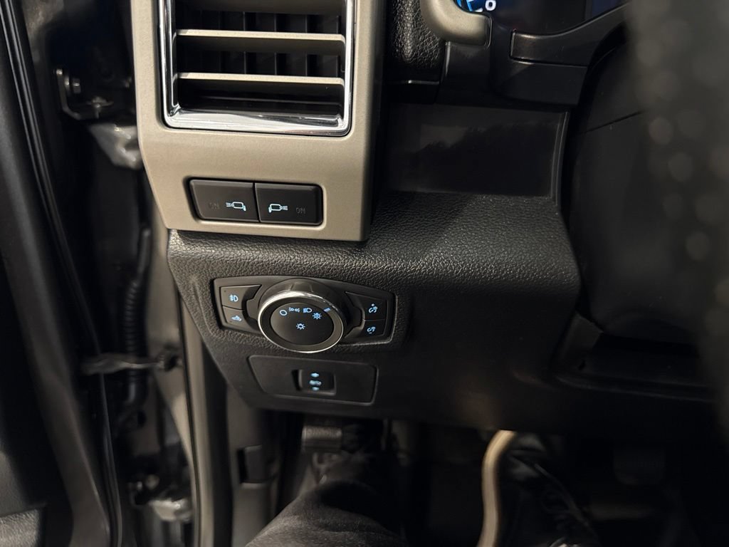 Used 2015 Ford F150 Lariat w/ Equipment Group 502A Luxury AWD/4WD image 32