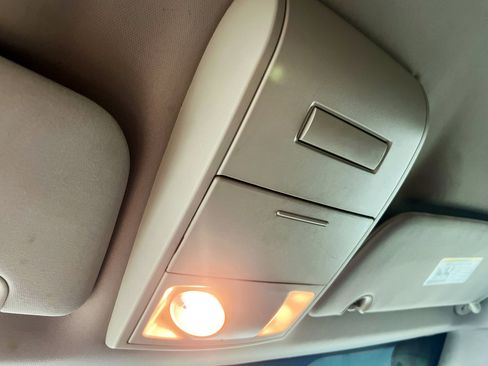 Used 2019 Dodge Grand Caravan SE FWD image 14