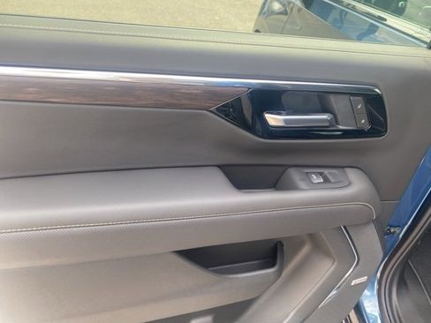 New 2025 Chevrolet Suburban Premier image 12