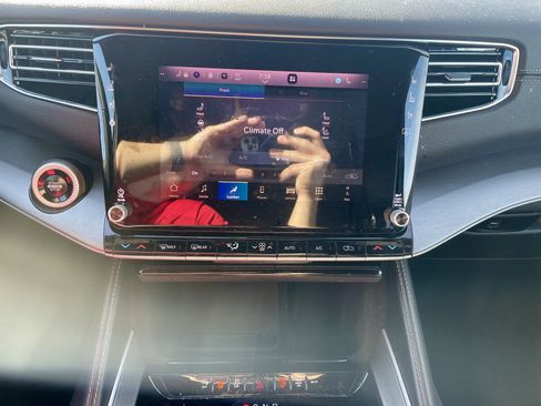 Used 2025 Jeep Wagoneer 4WD image 17