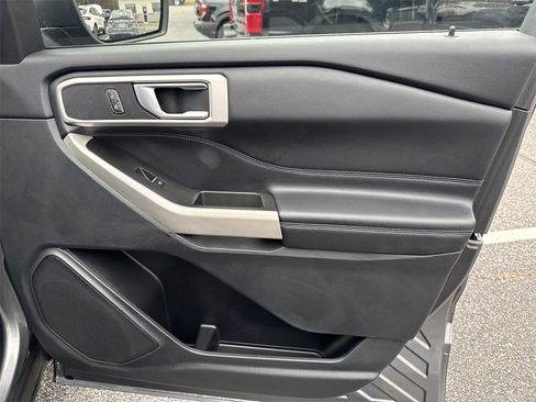 Used 2022 Ford Explorer XLT w/ Equipment Group 202A image 14