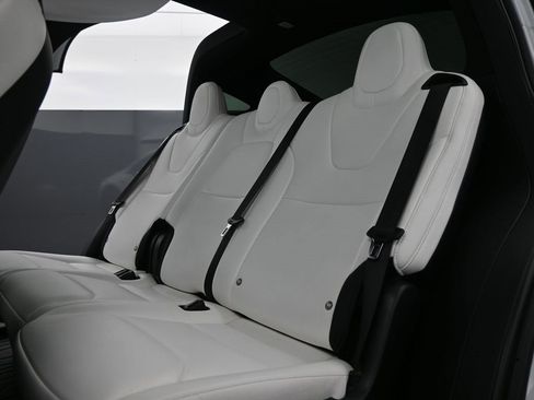 Used 2018 Tesla Model X 75D image 16