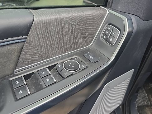 Used 2025 Ford F250 Platinum image 7