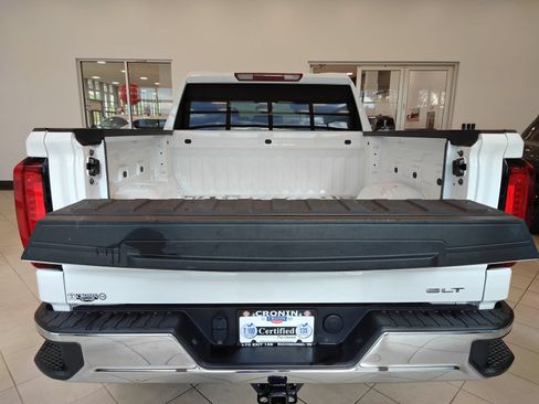Used 2025 GMC Sierra 1500 SLT AWD/4WD image 15