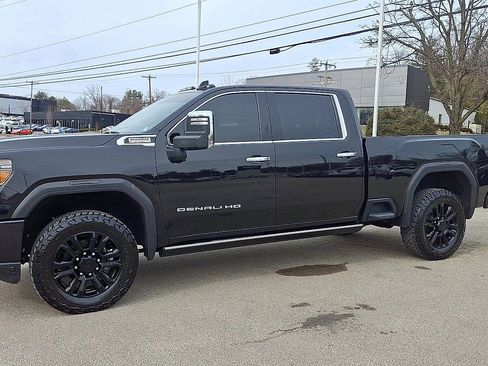 Certified 2022 GMC Sierra 2500 Denali w/ Denali Black Diamond Edition image 5