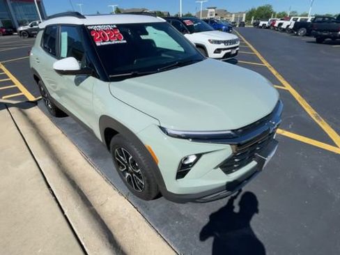 Used 2025 Chevrolet TrailBlazer ACTIV w/ Convenience Package FWD image 4