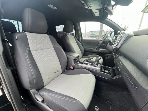 Used 2020 Toyota Tacoma TRD Sport w/ Technology Package AWD/4WD image 14