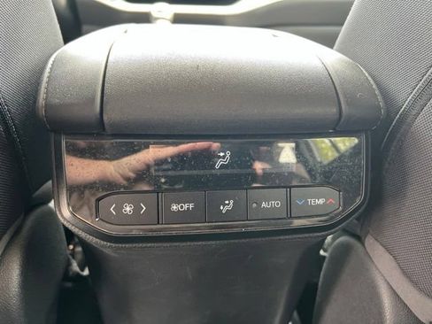 Used 2021 Toyota Highlander LE AWD/4WD image 31