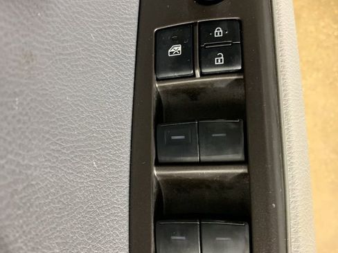 Used 2022 Toyota Camry SE FWD image 17
