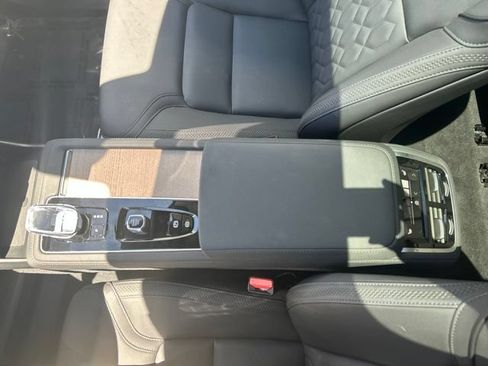 Certified 2025 Volvo XC90 B6 Plus AWD/4WD image 30