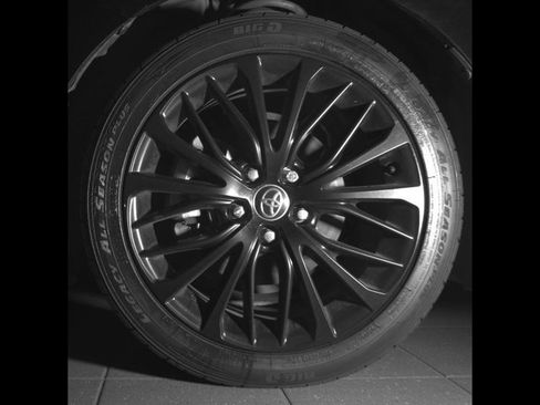 Used 2022 Toyota Camry SE w/ Carpet Mat Package (TMS) FWD image 9