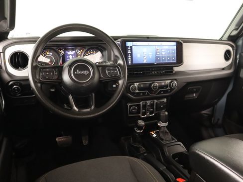 Used 2025 Jeep Gladiator Sport AWD/4WD image 2