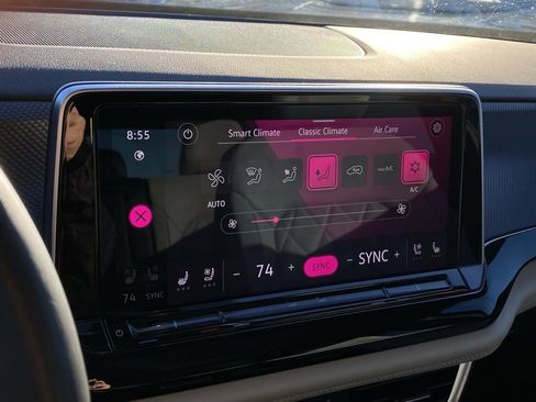 Used 2024 Volkswagen Atlas Cross Sport SEL Premium R-Line image 17