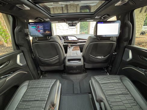 Used 2024 Cadillac Escalade Premium Luxury Platinum AWD/4WD image 44