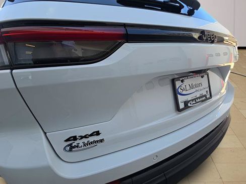 New 2026 Jeep Grand Cherokee Altitude AWD/4WD image 38