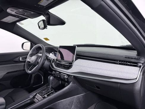 Used 2024 Jeep Compass Latitude image 24