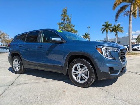 Used 2024 GMC Terrain SLE image 2