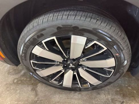 Used 2025 Mitsubishi Outlander SE image 5