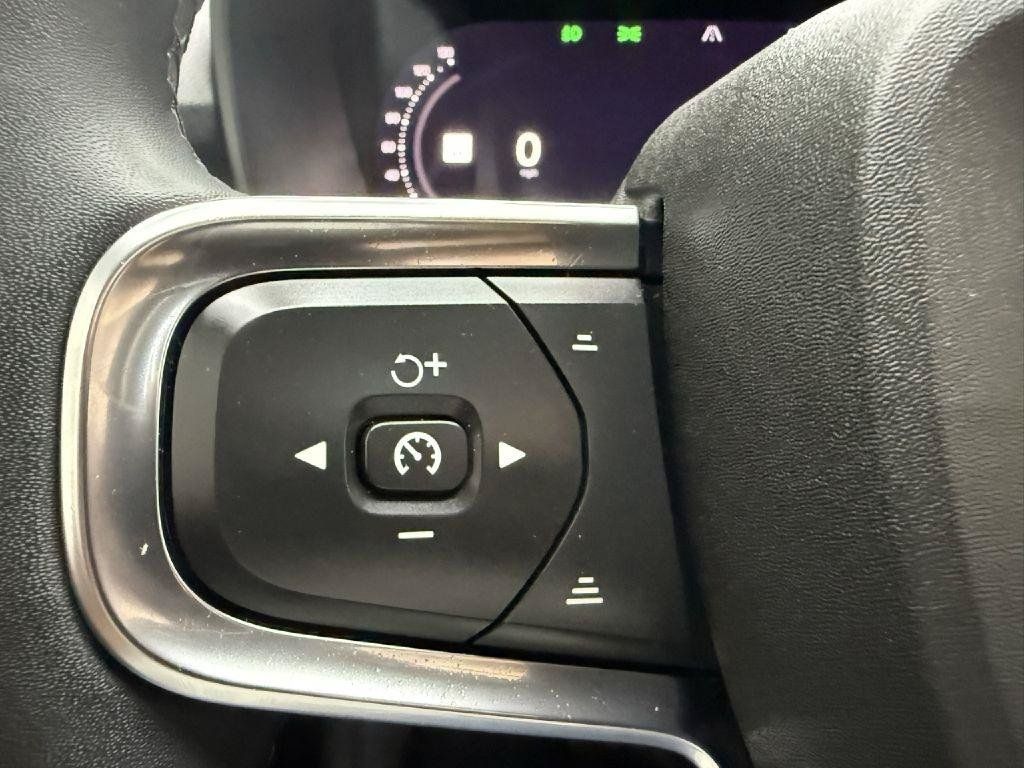 Used 2023 Volvo XC40 B5 Plus AWD/4WD image 14