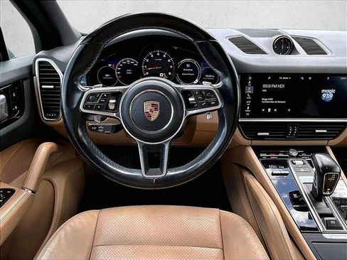 Used 2020 Porsche Cayenne AWD/4WD image 7