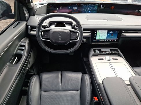 Used 2025 Lincoln Navigator L Reserve w/ Jet Appearance Package image 12