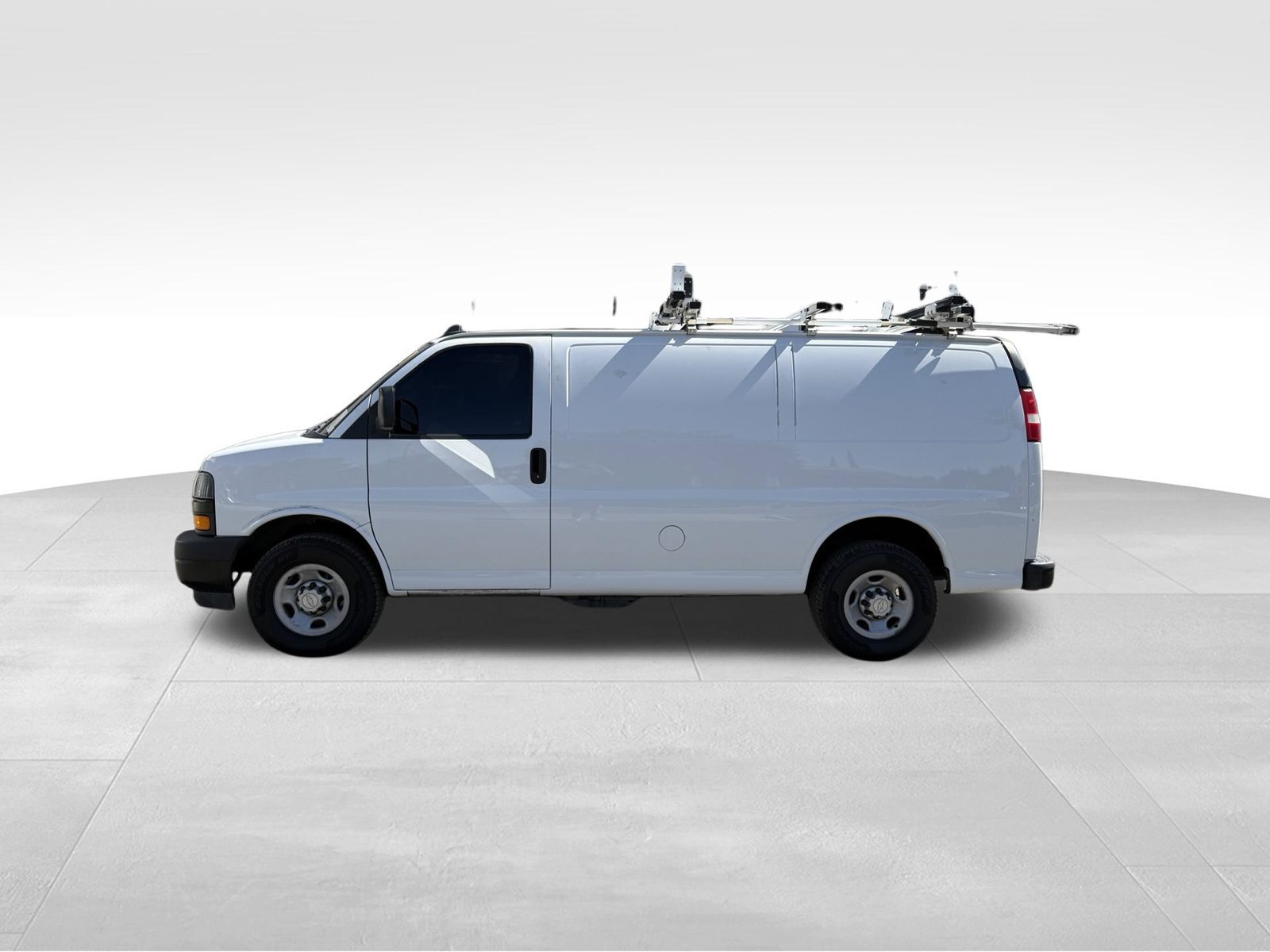Used 2021 Chevrolet Express 2500 w/ Cold Climate Package RWD image 6