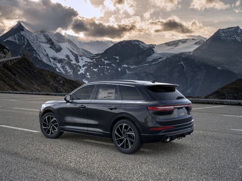 New 2026 Lincoln Corsair Grand Touring w/ Towing Package AWD/4WD image 4