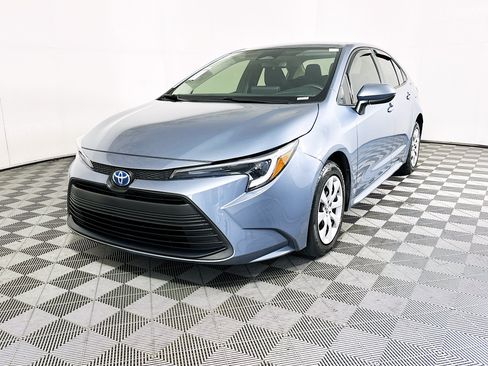 Used 2025 Toyota Corolla LE FWD image 7