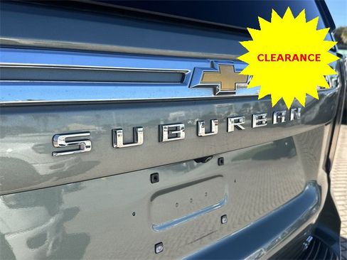 Used 2023 Chevrolet Suburban LT image 17