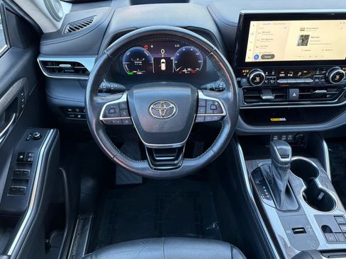 Used 2023 Toyota Highlander Platinum AWD/4WD image 16
