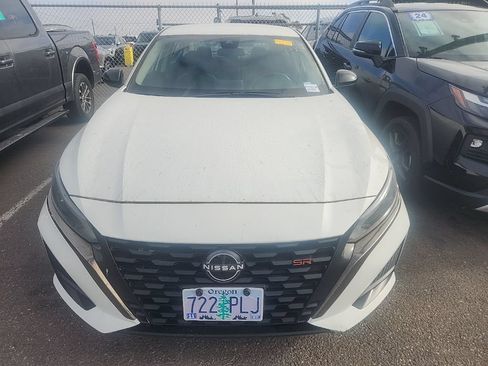 Used 2024 Nissan Altima 2.5 SR FWD image 2