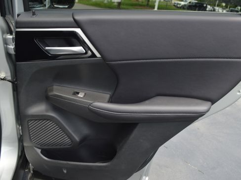 Used 2024 Mitsubishi Outlander SE FWD image 35