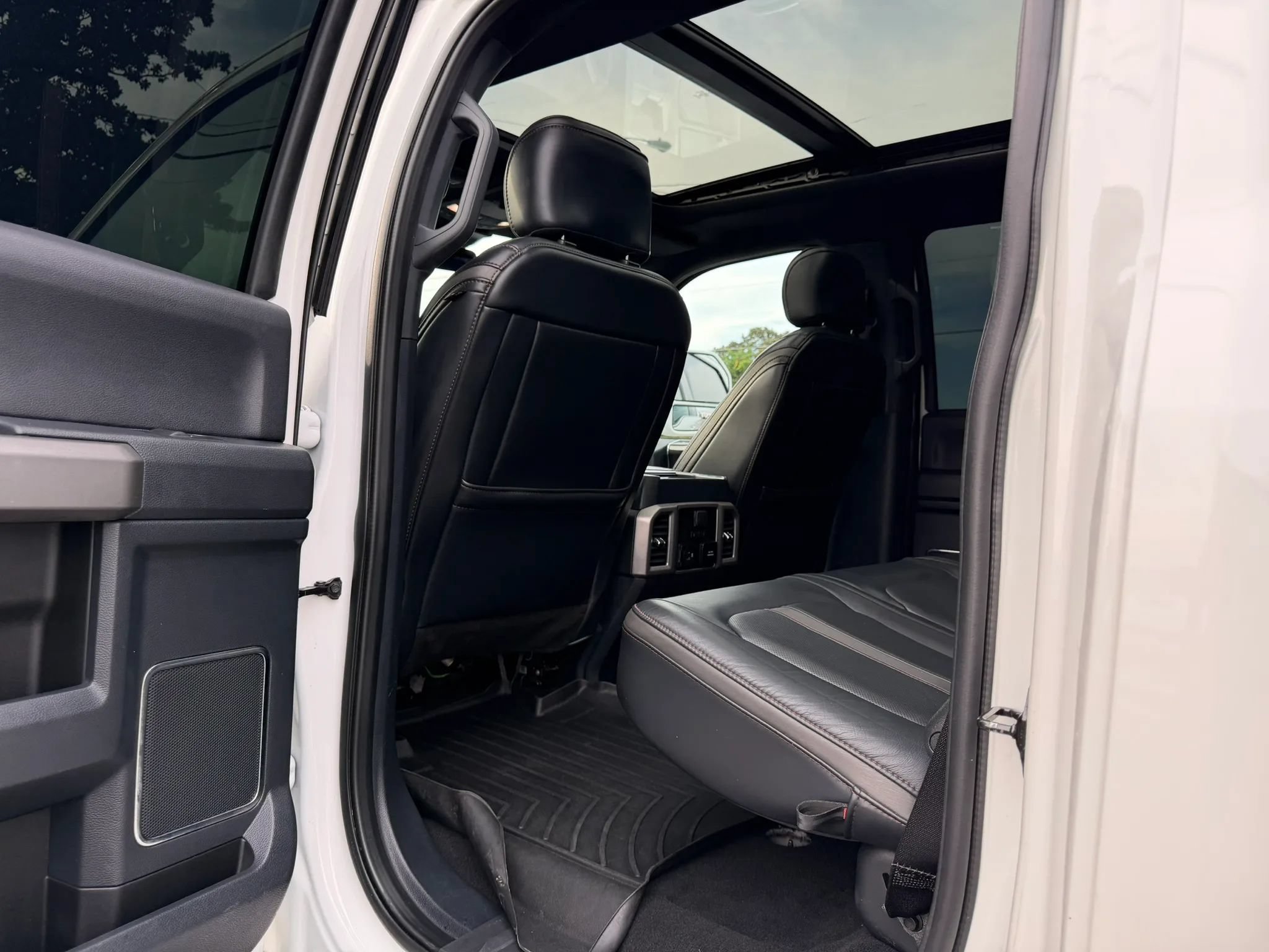 Used 2022 Ford F250 Platinum AWD/4WD image 24
