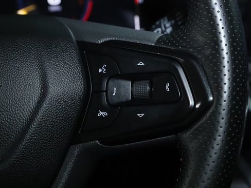 Used 2025 Chevrolet Trax RS w/ Sunroof Package FWD image 24