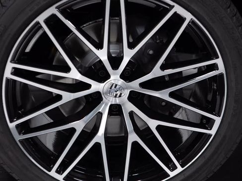 Certified 2026 Porsche Macan AWD/4WD image 11