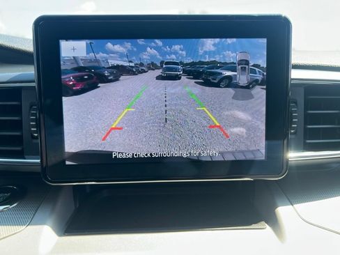 Used 2024 Ford Explorer XLT w/ Equipment Group 202A AWD/4WD image 29