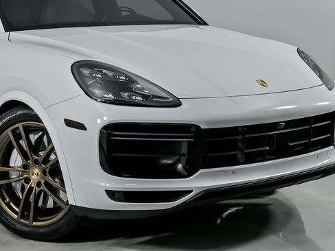 Used 2019 Porsche Cayenne Turbo image 3