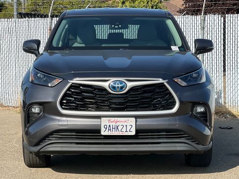 Used 2022 Toyota Highlander LE AWD/4WD image 8