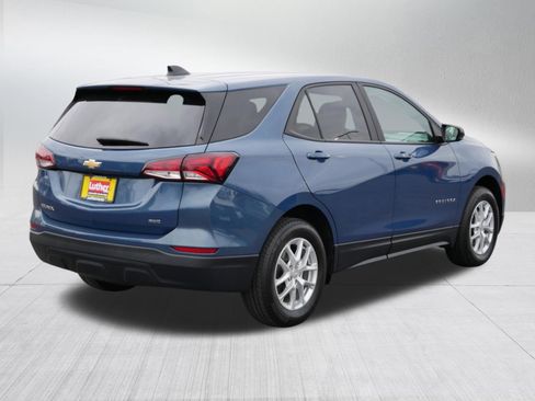 Used 2024 Chevrolet Equinox LS w/ LS Convenience Package AWD/4WD image 7