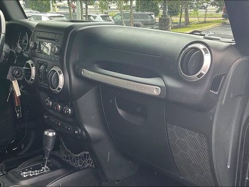 Used 2015 Jeep Wrangler Unlimited Sahara w/ Connectivity Group AWD/4WD image 16