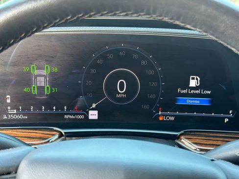 Used 2023 Cadillac Escalade Premium Luxury image 27