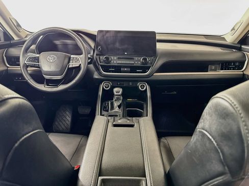 Certified 2024 Toyota Grand Highlander AWD image 3