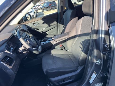 Used 2021 Nissan Rogue SV image 10