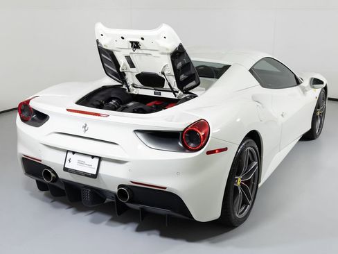 Used 2016 Ferrari 488 Spider image 17