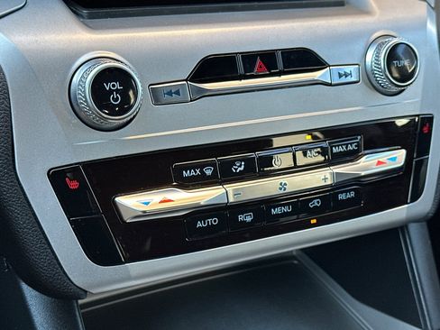 Certified 2022 Ford Explorer XLT image 20