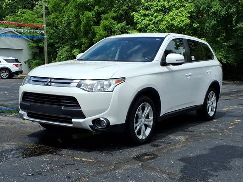 Used 2015 Mitsubishi Outlander SE AWD/4WD image 3