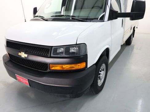 Used 2022 Chevrolet Express 3500 w/ Driver Convenience Package RWD image 31
